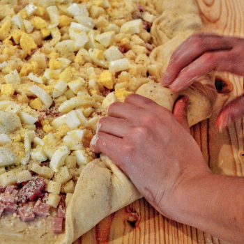 Ambarabà Casatiello Napoletano first slice