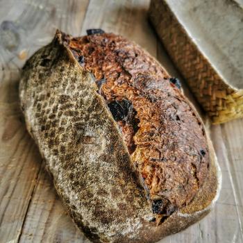 Apis - bee sourdough Black Plum second overview
