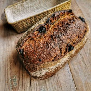Apis - bee sourdough Black Plum first slice