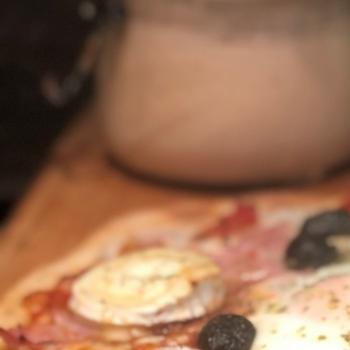 Covidus Pizza du dimanche soir first slice