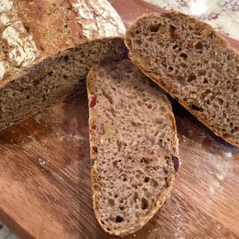 Hubert Pain au Levain, Raisins, et Noix first overview