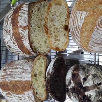 LeeminKo White Loaf first slice