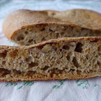 manna sourdough Noni Nawruzi or walnutbread first slice