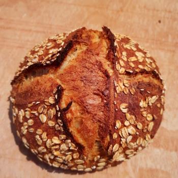 Mooswief Oat bread first slice