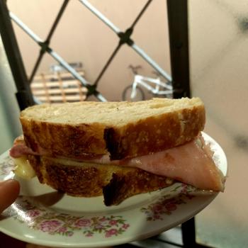 Ninho croissant e panettones e pizzas second slice