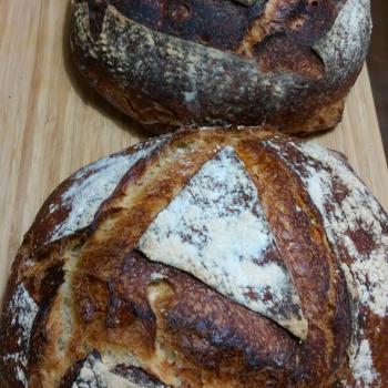 Tam buğday ekşimaya Tambuğday ekmeği first slice